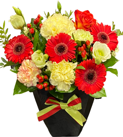 kwiaty w pudełku kocham na walentynki z dostawą, wyślij pocztą flower box tania kwiaciarnia online